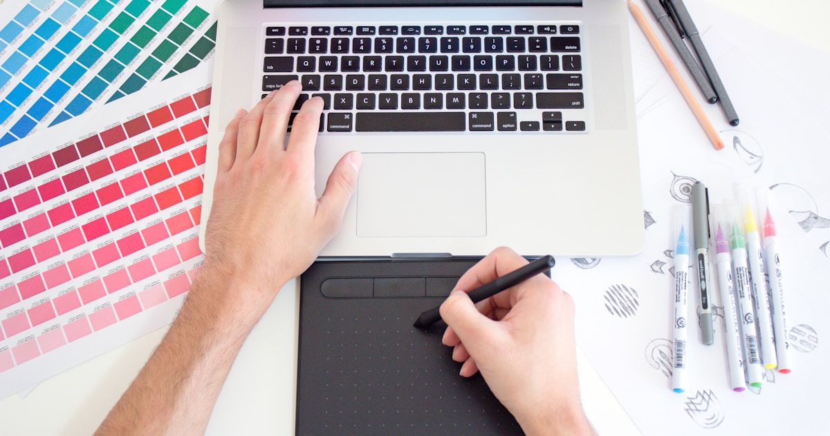 AI-powered design tool interface showing presentation and website creation capabilities